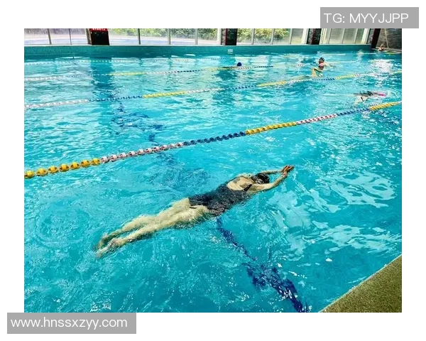 仰泳比赛前的心理调节与准备策略：提升自信与专注力的关键方法